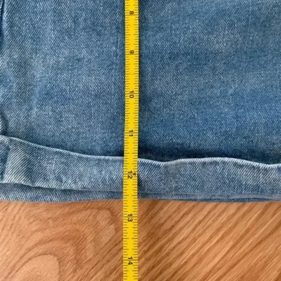 American Eagle Mom Denim Jean Shorts Medium Wash Size 8 Pleated Classic 90's - Picture 6 of 8